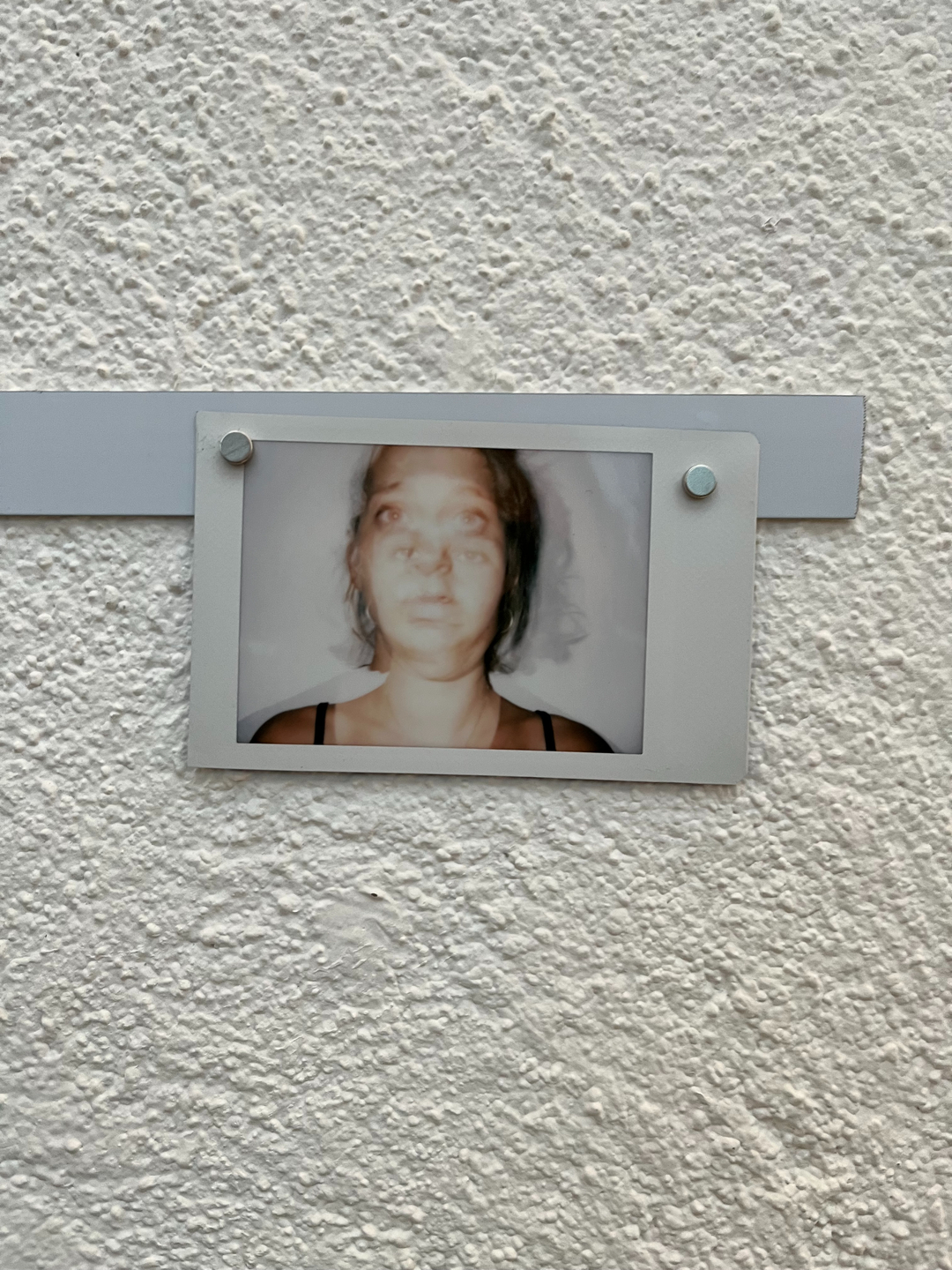 Lydia Radzuweit, Josephine Henning „trompe l’oeil“, 2022, Instax mini Polaroid 1-6, pro Stück 150 €, alle zusammen 600 €