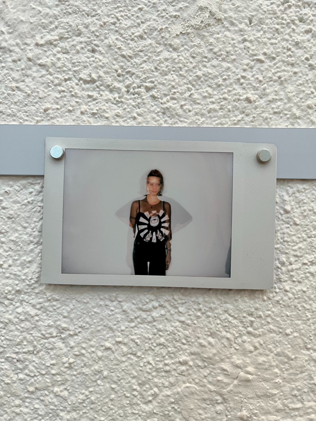 Lydia Radzuweit, Josephine Henning „trompe l’oeil“, 2022, Instax mini Polaroid 1-6, pro Stück 150 €, alle zusammen 600 €