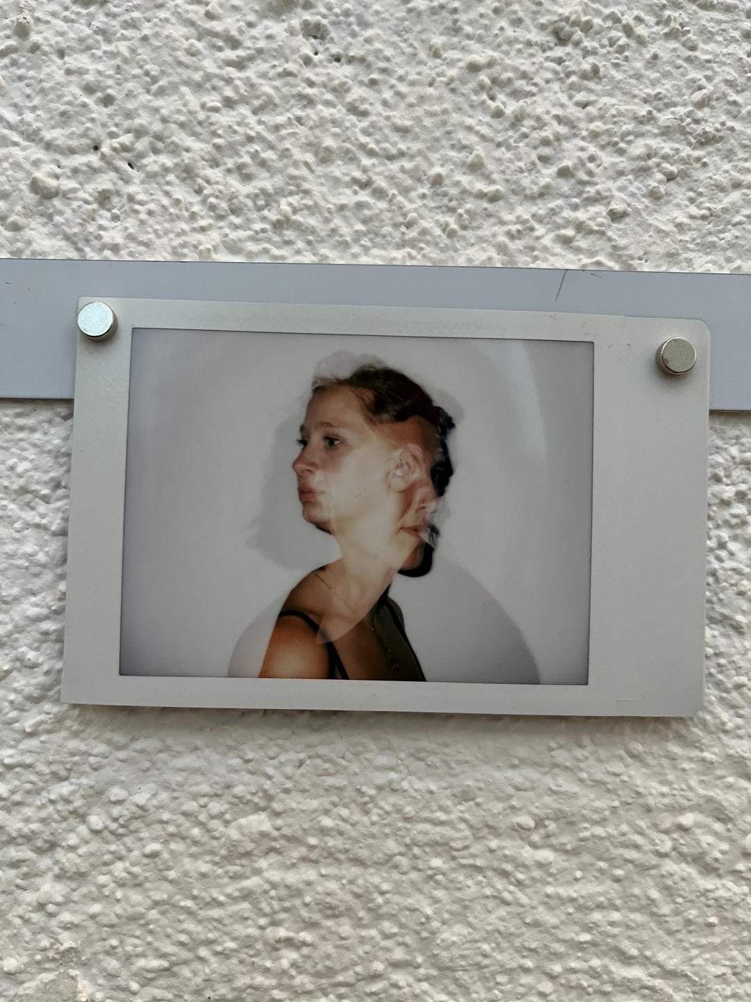 Lydia Radzuweit, Josephine Henning „trompe l’oeil“, 2022, Instax mini Polaroid 1-6, pro Stück 150 €, alle zusammen 600 €