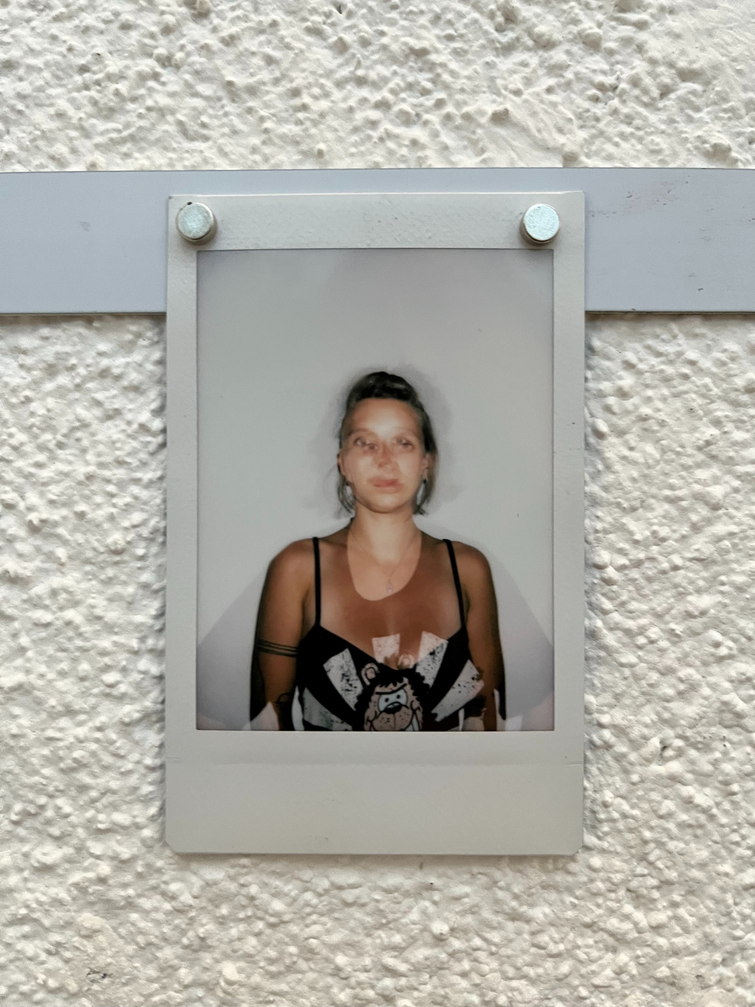 Lydia Radzuweit, Josephine Henning „trompe l’oeil“, 2022, Instax mini Polaroid 1-6, pro Stück 150 €, alle zusammen 600 €