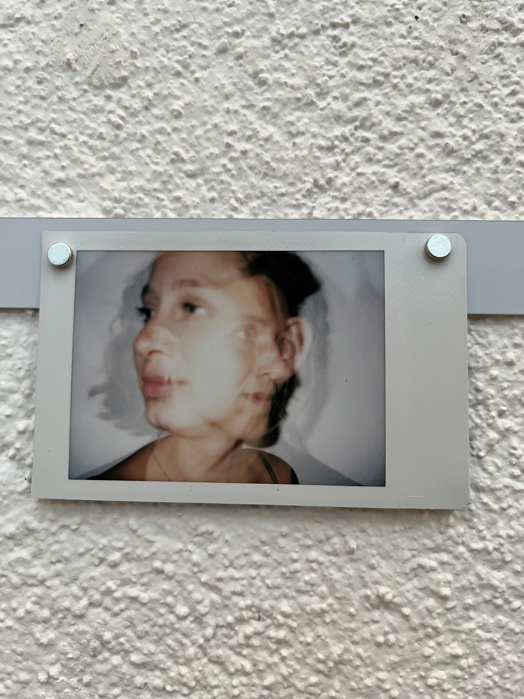 Lydia Radzuweit, Josephine Henning „trompe l’oeil“, 2022, Instax mini Polaroid 1-6, pro Stück 150 €, alle zusammen 600 €