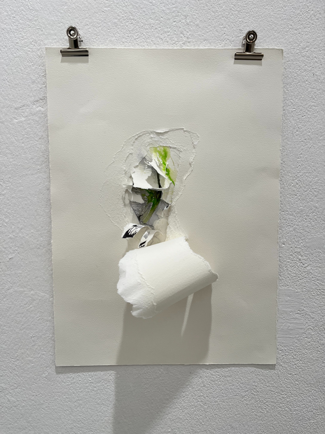 Anne Nissen „Rip15“, 2023, Collage aus Tuschezeichnungen auf Büttenpapier, 30 x 23 cm, 290 € „Rip16“, 2023, Collage aus Tuschezeichnungen auf Büttenpapier, 35 x 28 cm, 290 € „Rip17“, 2023, Collage aus Tuschezeichnungen auf Büttenpapier, 45 x 32 cm, 290 € „Rip18“, 2023, Collage aus Tuschezeichnungen auf Büttenpapier, 45 x 28 cm, 290 €
